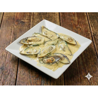 10 PC Mussels (Curry or Garlic)