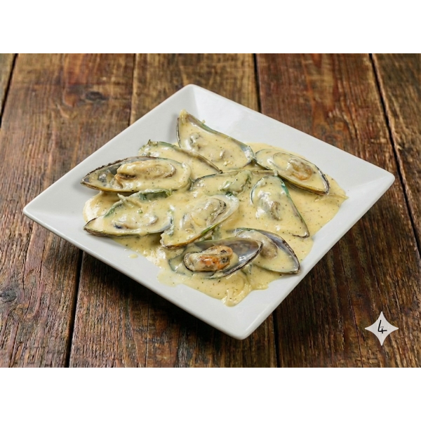 10 PC Mussels (Curry or Garlic)